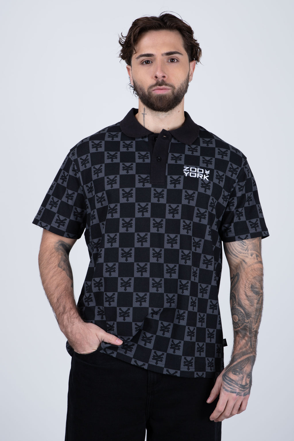 Polera Manga Corta Pique Monogram Negro