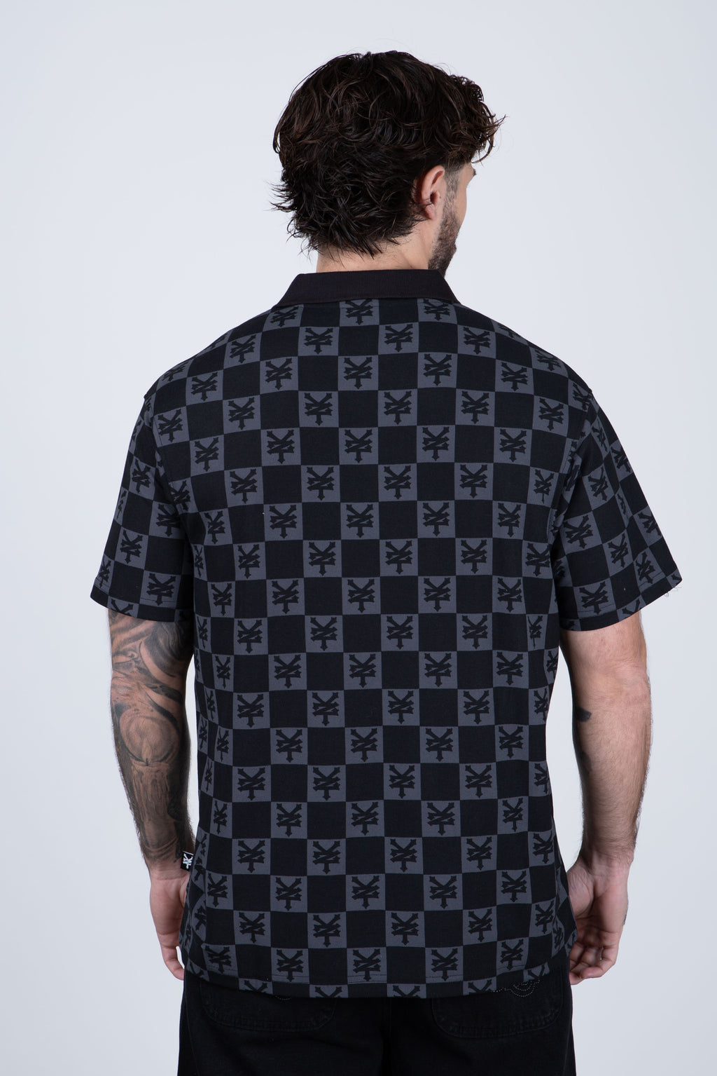 Polera Manga Corta Pique Monogram Negro